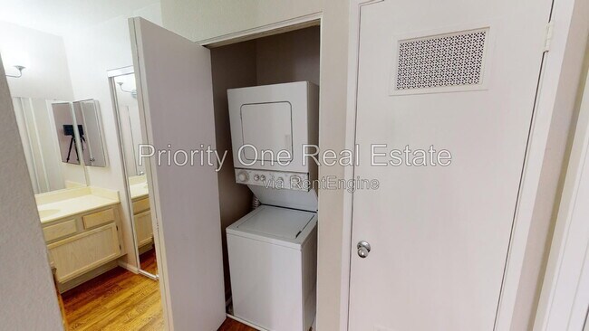 Building Photo - 669 Diamond Way