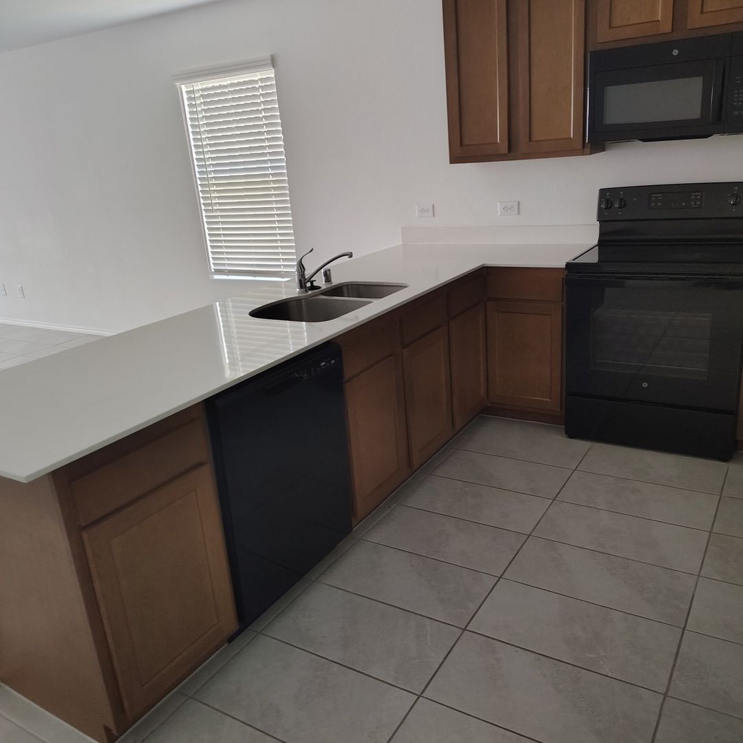 Building Photo - 142 Plumcove Dr