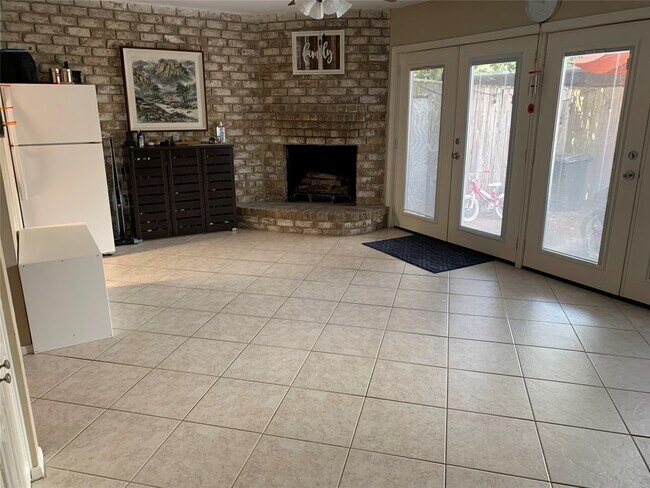 Building Photo - 13078 Trail Hollow Dr