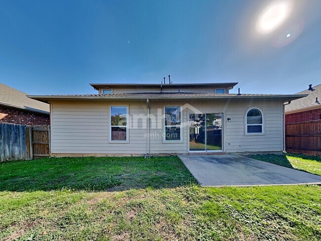 Building Photo - 2673 Silver Hill Dr