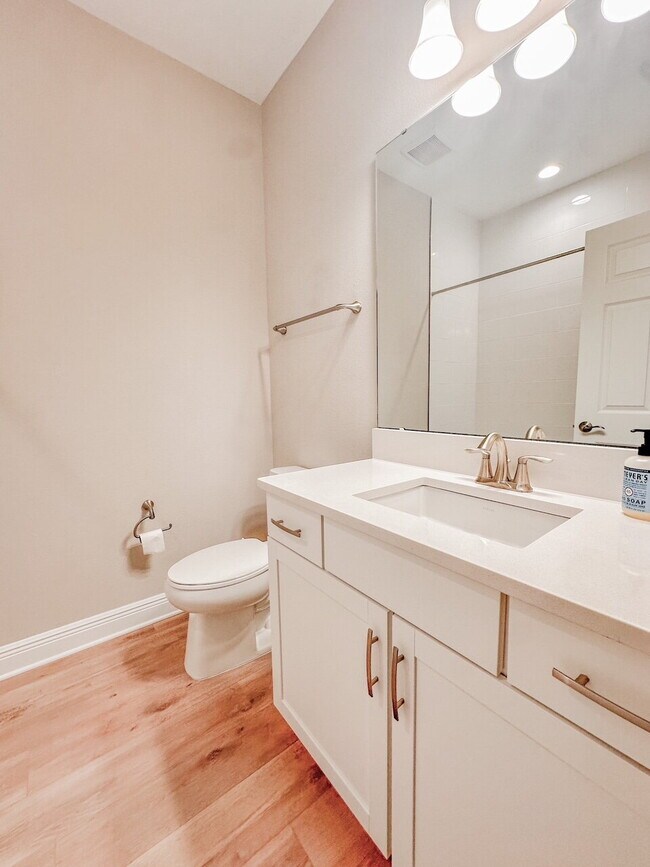 Building Photo - "Charming 3-Bedroom Haven with 2 Full Baths in Serene Parrish FL!"