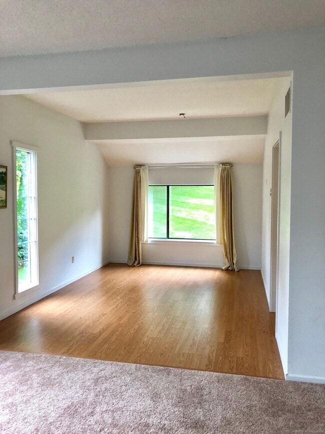 Building Photo - 61 Heritage Vlg