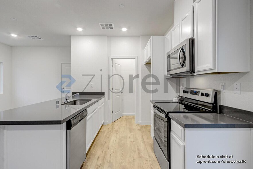 Building Photo - 5208 Cumberland Dr