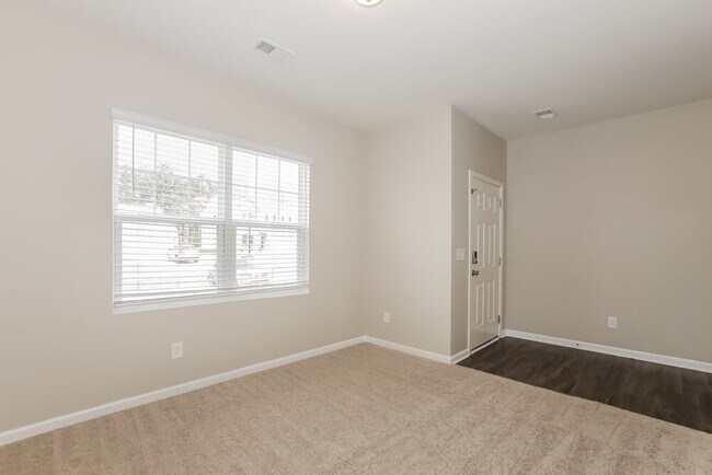Building Photo - 258 Sinclair Way