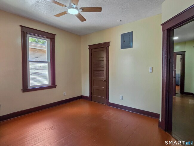 Building Photo - 2-4 Mortson St
