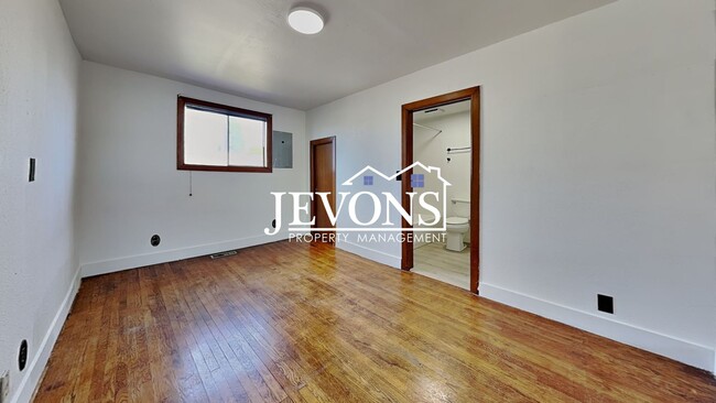 Building Photo - Charming 5-bedroom home near shopping, parks, and University of Puget Sound - Minutes from Cheney...