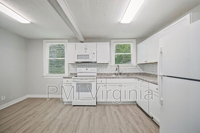 Building Photo - 3407 Essex Cir