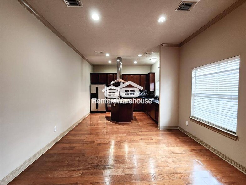 Building Photo - 910 McKinney Park Ln