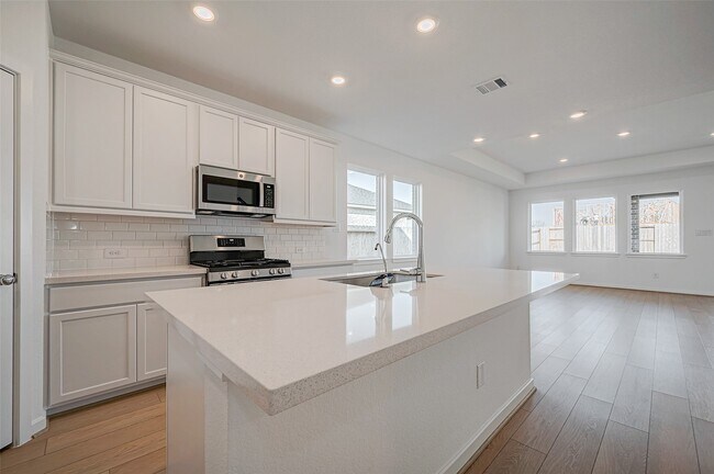 Building Photo - 1127 Sugar Dr