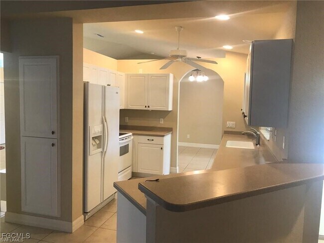 Building Photo - 137 SE 16th St