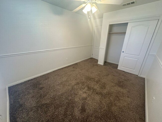 Building Photo - 5413 Coastal Wind St