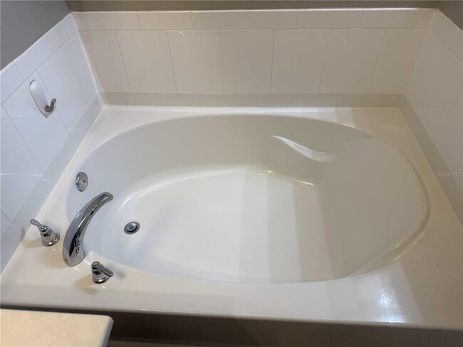 Building Photo - 12030 Silverlake Park Dr