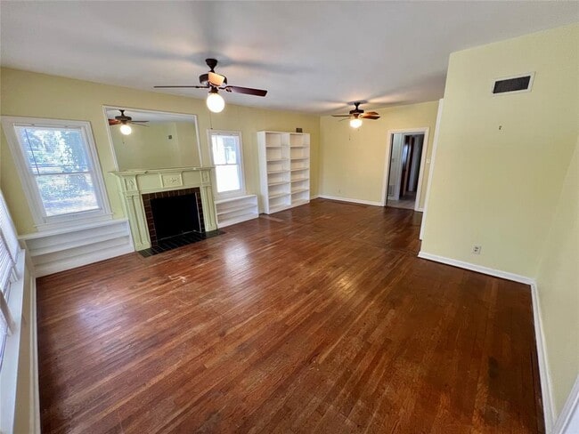 Building Photo - 302 Park Ln