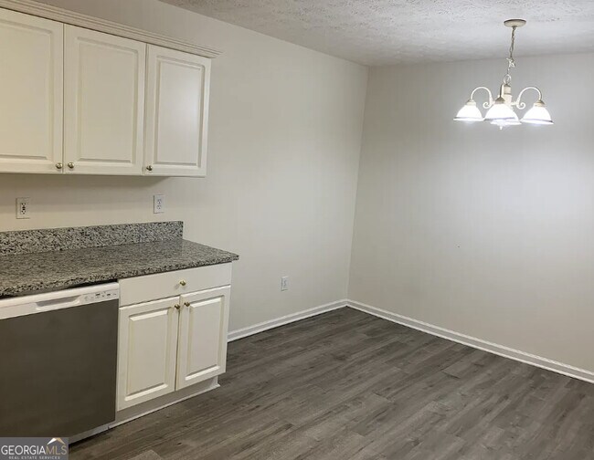 Building Photo - 633 Senoia Rd