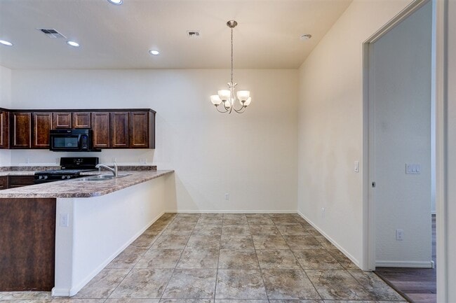 Building Photo - 3 bedroom, 2 bathroom Townhome in Granville