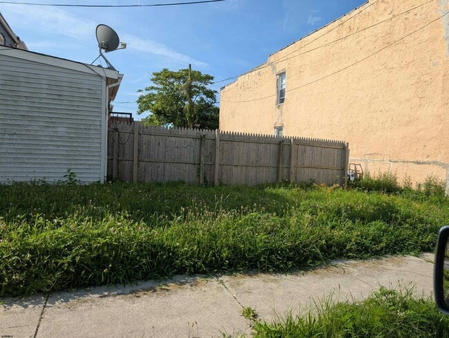 Building Photo - 721 Drexel Ave