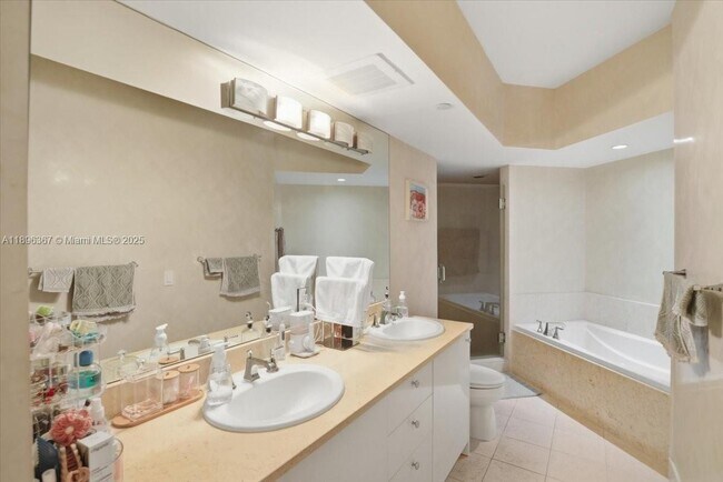 Building Photo - 20000 E Country Club Dr