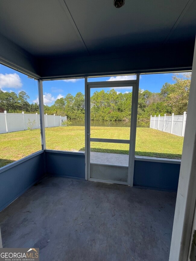 Building Photo - 207 Royal Palms Ave