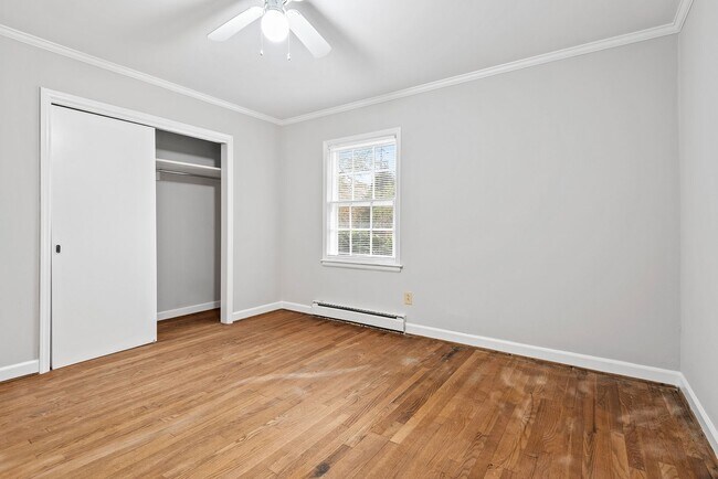 Building Photo - Available 5/9! Charming & Convenient Brick Ranch