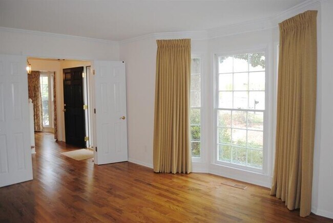 Building Photo - 1407 Independence Way