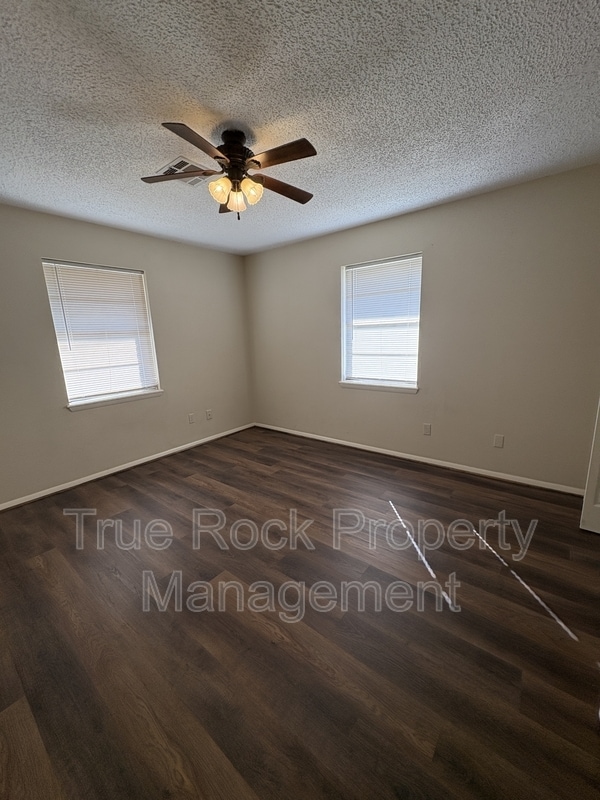 Building Photo - 14145 Cr 3500 Lp