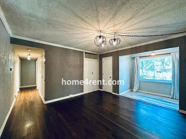 Building Photo - Overland Park Ranch w/ Wood Floors, Update...