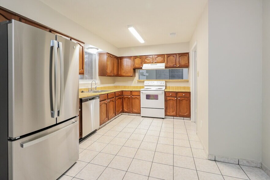 Building Photo - 6403 Fallengate Dr