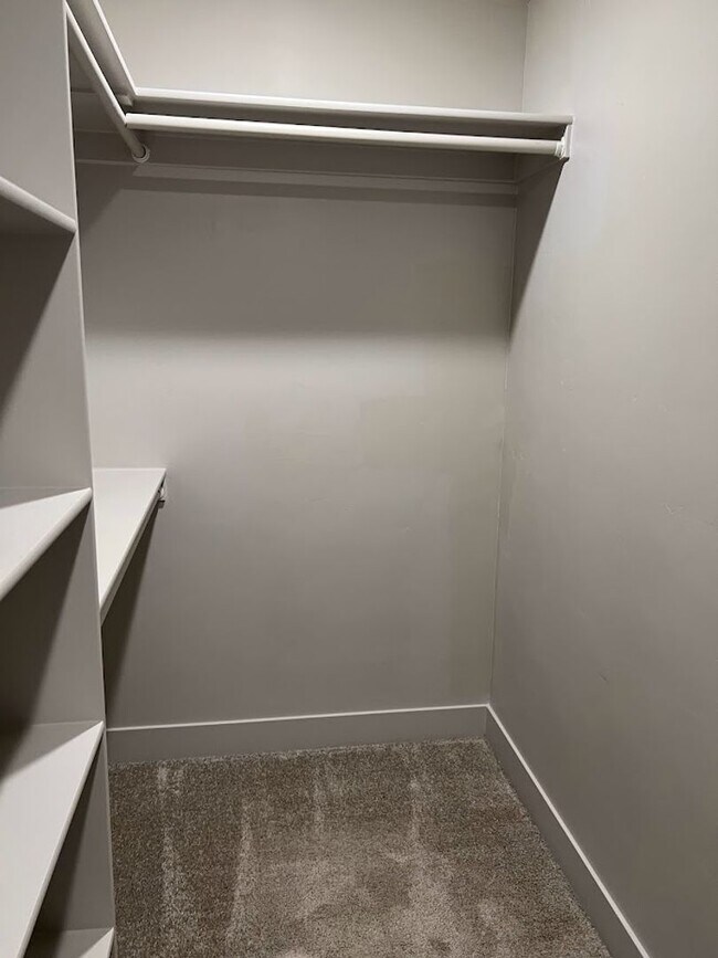 Building Photo - 2086 325 W
