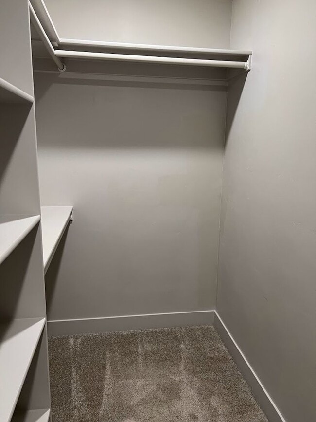 Building Photo - Looks Almost Brand New Townhome!