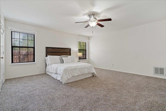 Building Photo - 708 Yosemite Trail