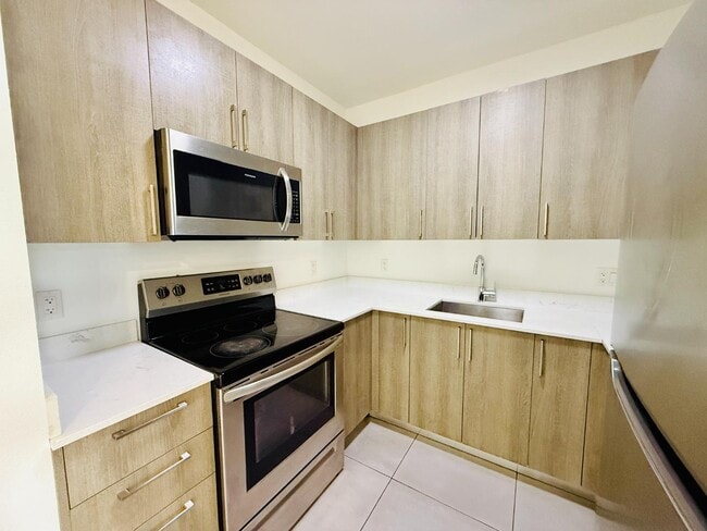 Primary Photo - 1295 W 69th St