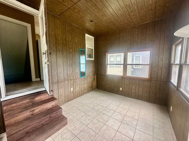 Building Photo - Charming 3 Bedroom Single Family Home Available Now!!