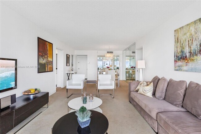 Building Photo - 3701 N Country Club Dr