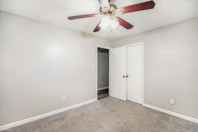 Building Photo - 3 br, 2.5 bath House - 2817 Carriage Lane