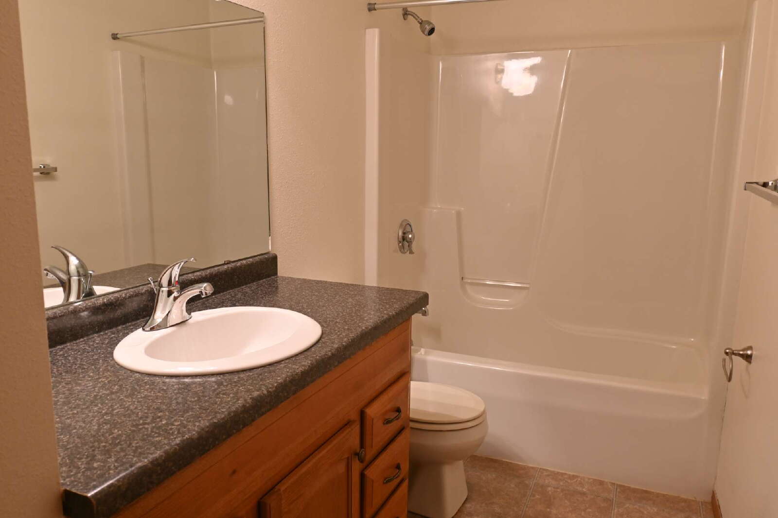 Building Photo - 1401 River View Ave