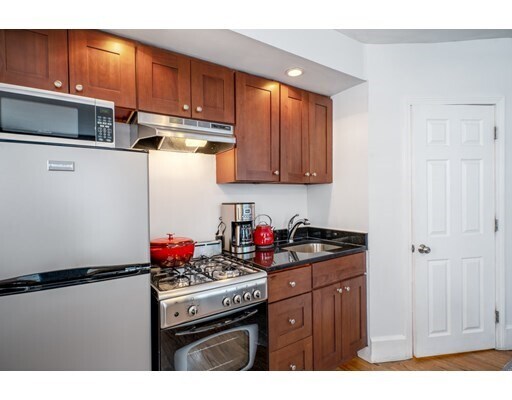 Building Photo - 20 Joy St