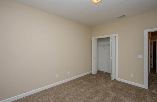 Building Photo - 1661 Jamestown Ave