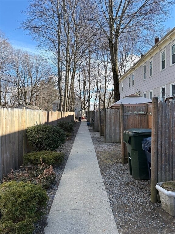 Building Photo - 68 Elm St