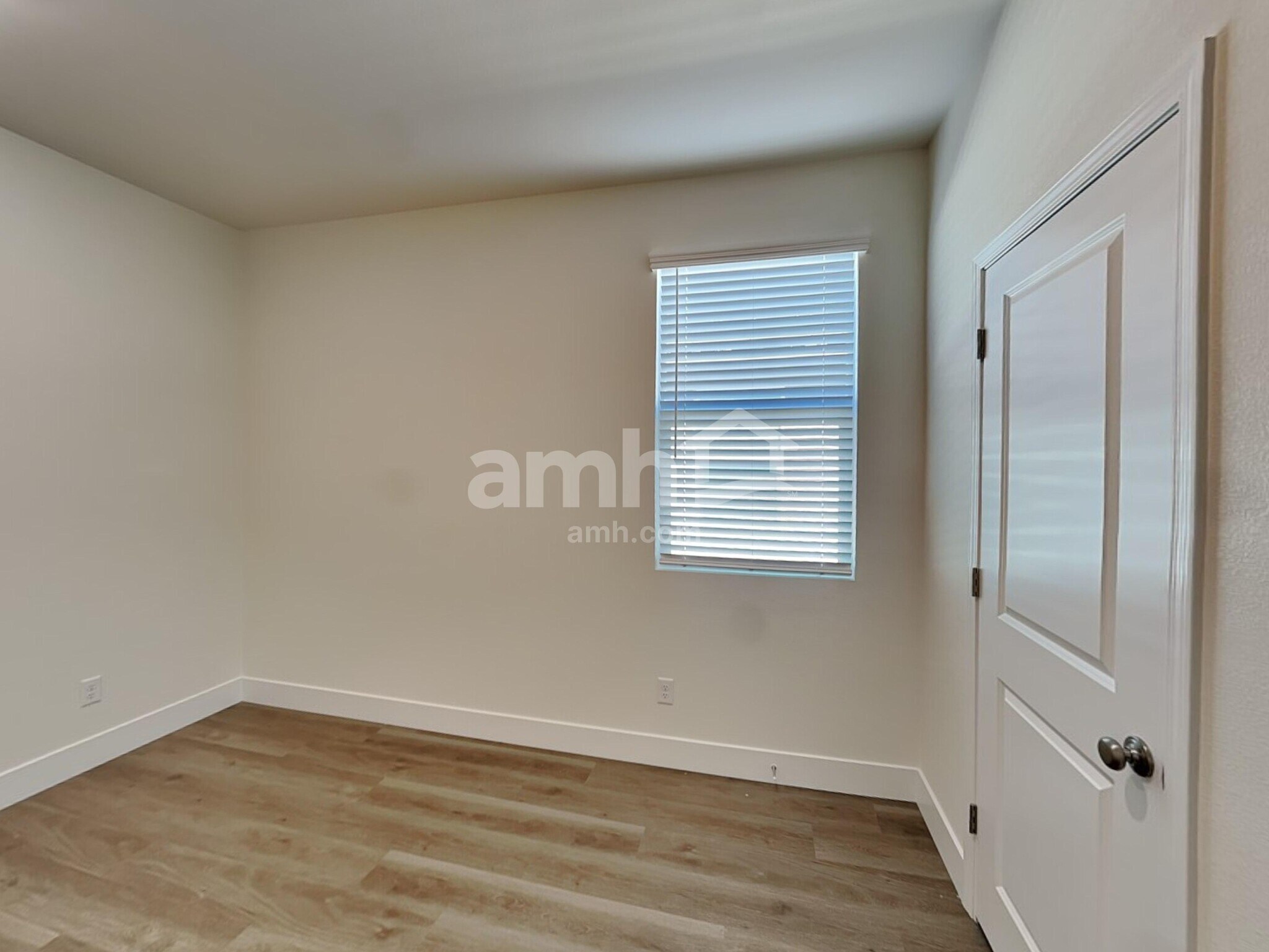 Building Photo - 810 English Primrose St