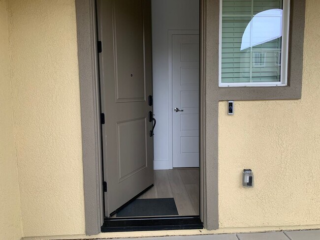 Building Photo - Brand new 3 bedroom home