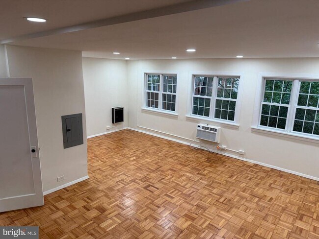 Building Photo - 3539 Martha Custis Dr