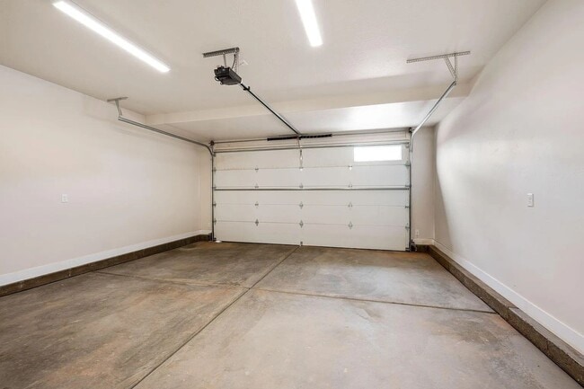 Building Photo - Brand New 3 Bedroom Townhome in Washington