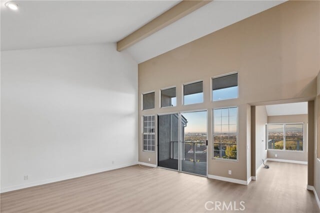 Building Photo - 6 Saros