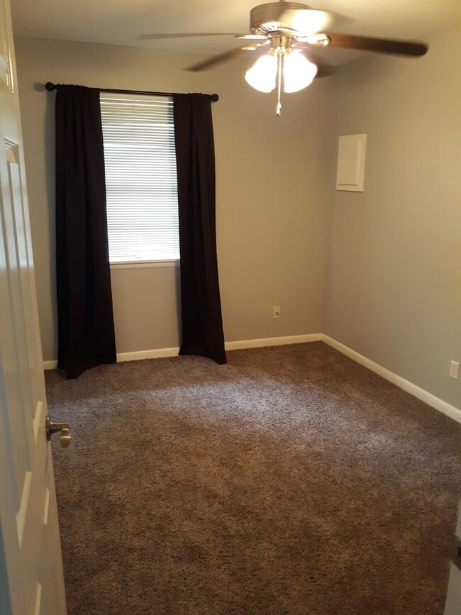 Building Photo - 230 S Burdick St