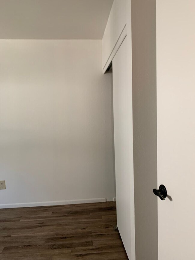 Building Photo - 3 bedroom 2 bath