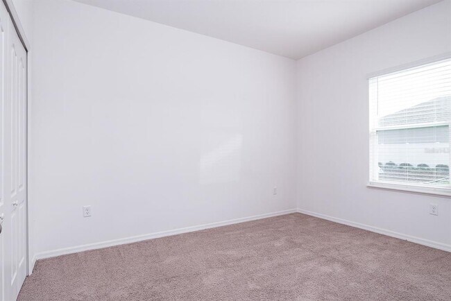Building Photo - 566 Pawnee Ct