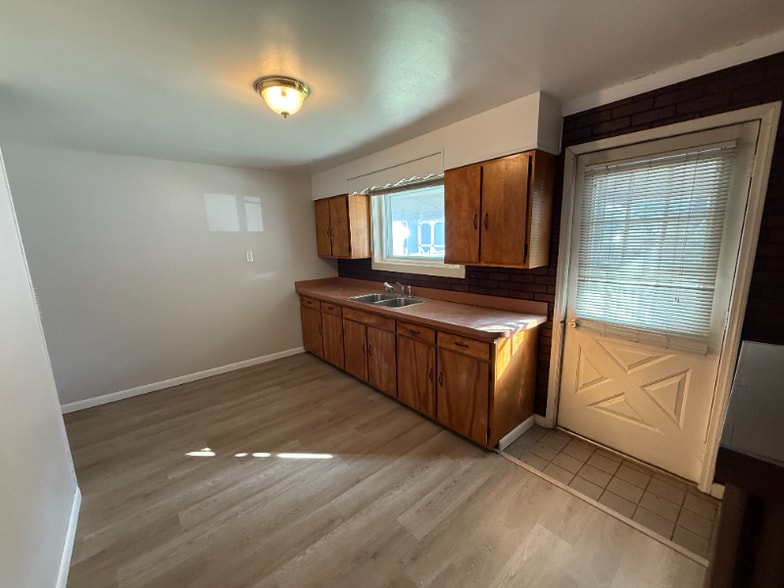 Building Photo - 2023 5th Ave