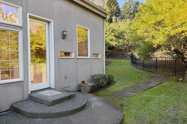 Building Photo - 4bd/4ba Kirkland House