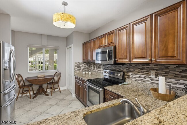 Building Photo - 7822 Great Heron Way