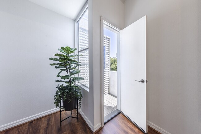 Building Photo - 28711 CA-1